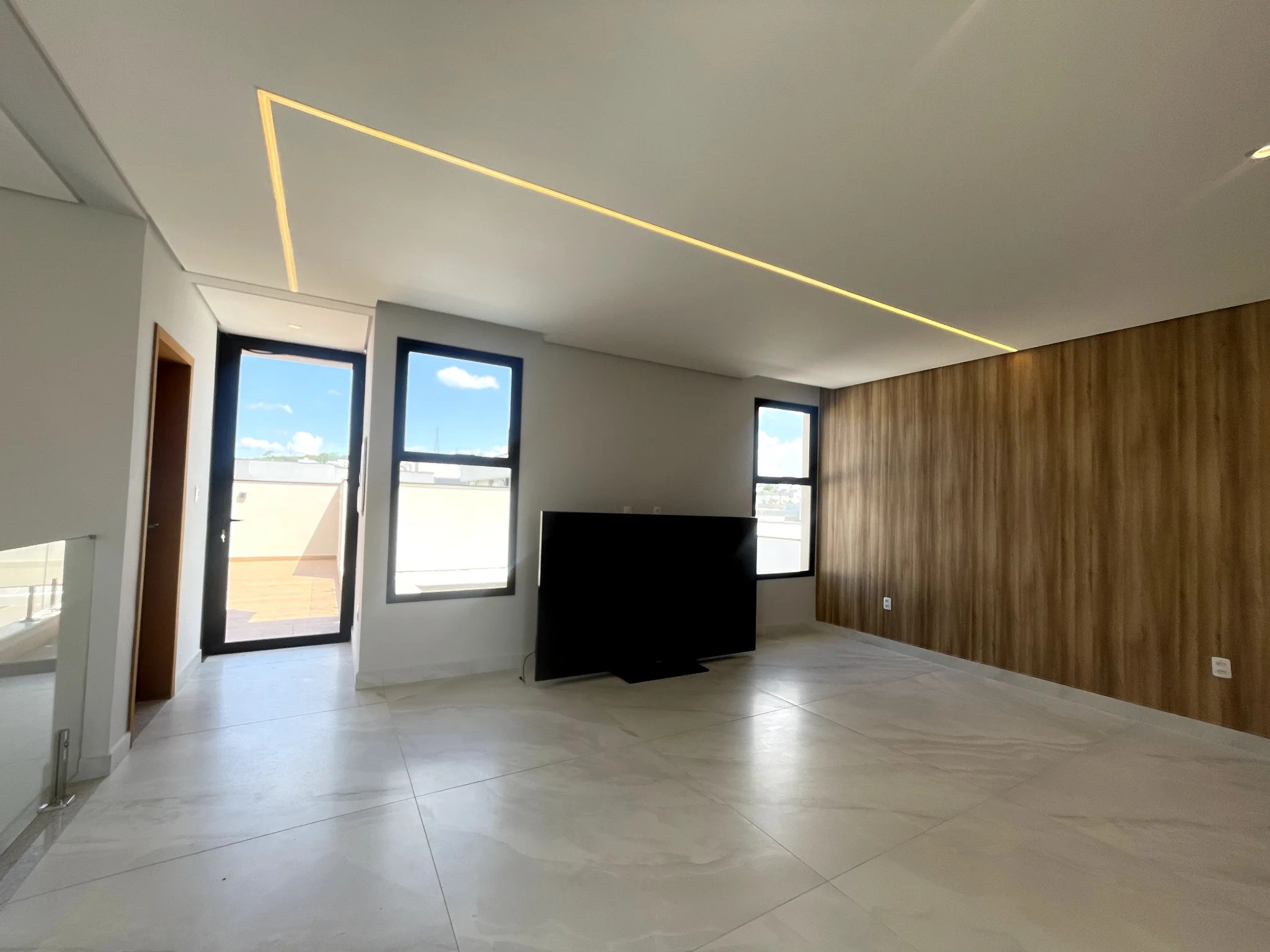 Casa para venda e locação com 3 dormitórios no Condomínio Terras do Vale em Caçapava/SP. 