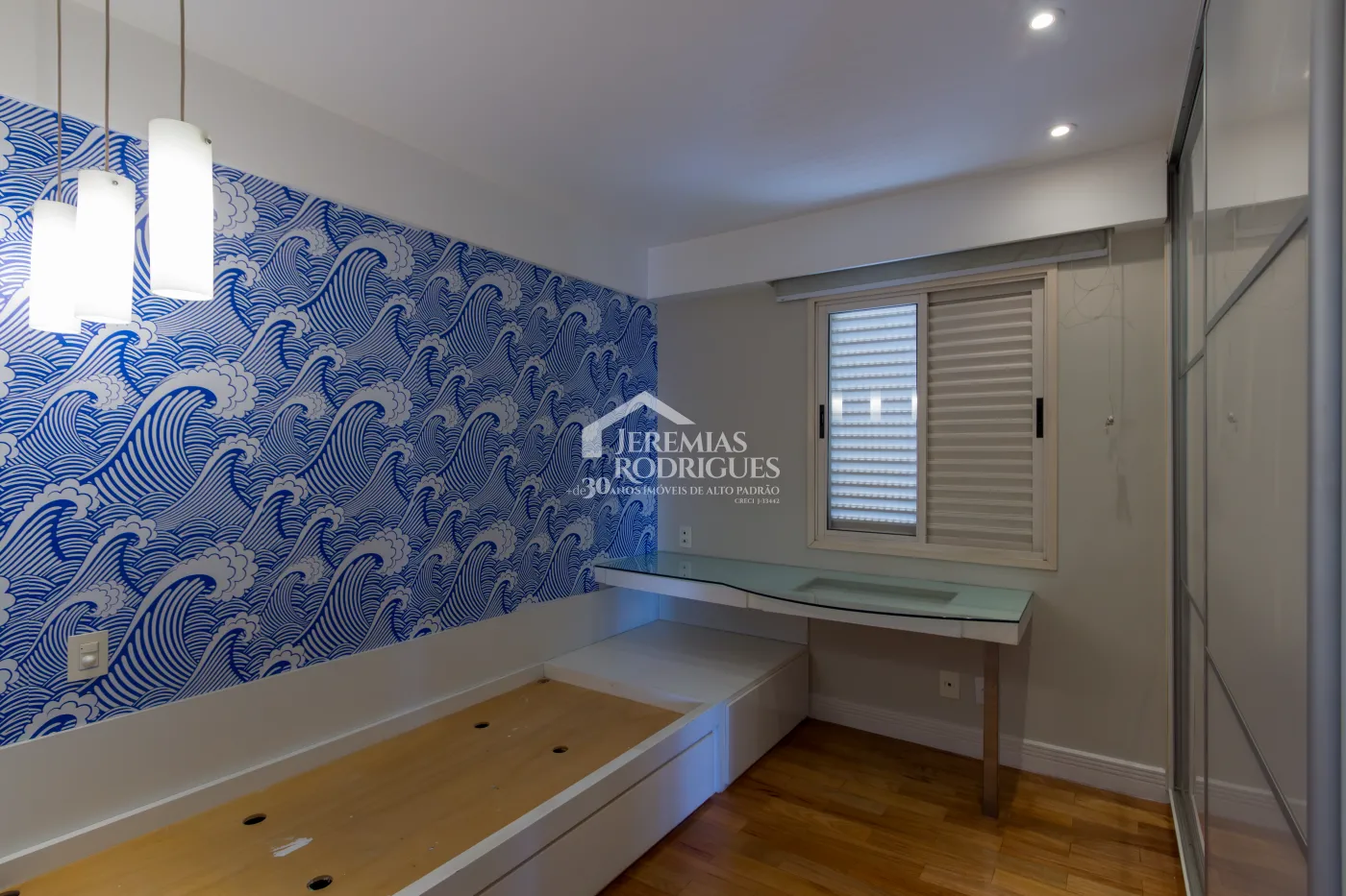 Apartamento à venda com 3 suítes, 274 m² no Edifício Milão em Taubaté/SP.