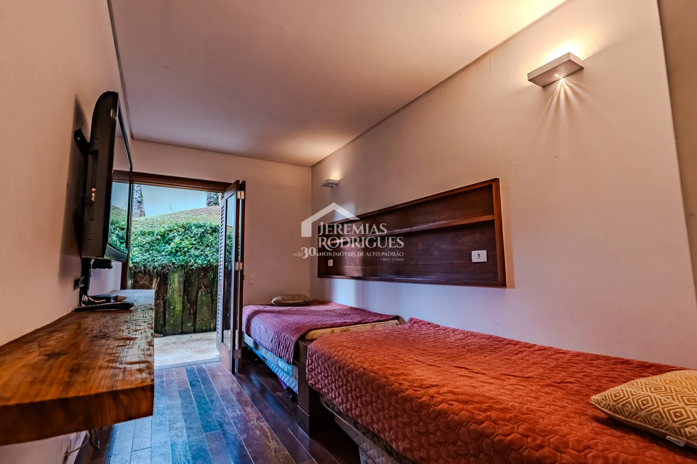 Casa para venda com 5 suítes no Condomínio Villandry em Campos do Jordão/SP