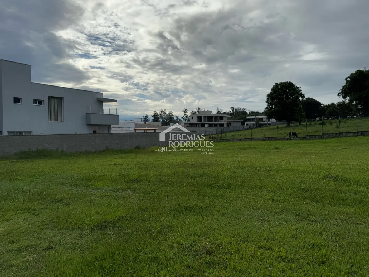 Terreno à venda no Condomínio Reserva Bonsucesso em Pindamonhangaba/SP.