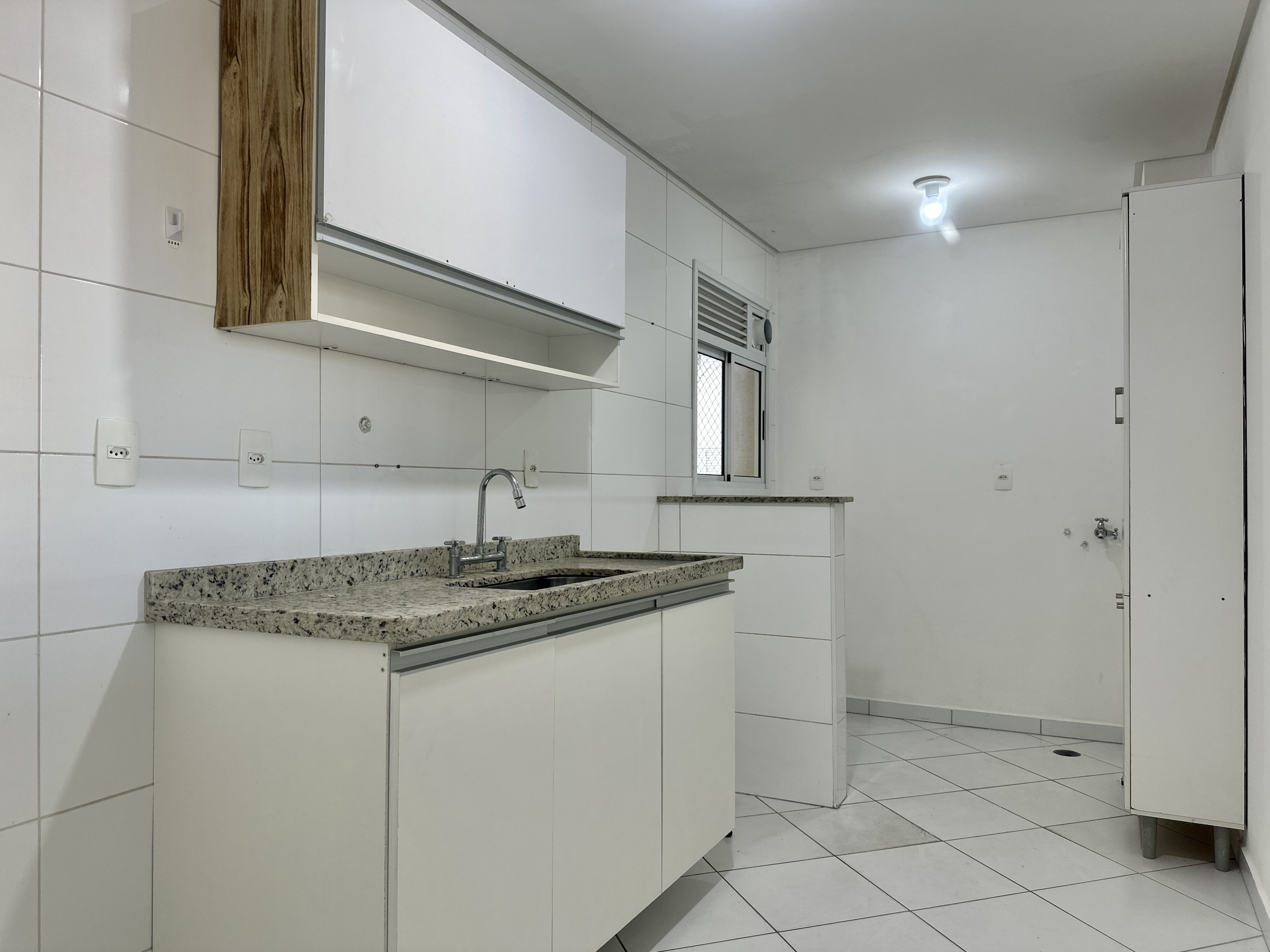 Apartamento para locação com 2 dormitórios, 75 m² no Edifício Camburi em Taubaté/SP
