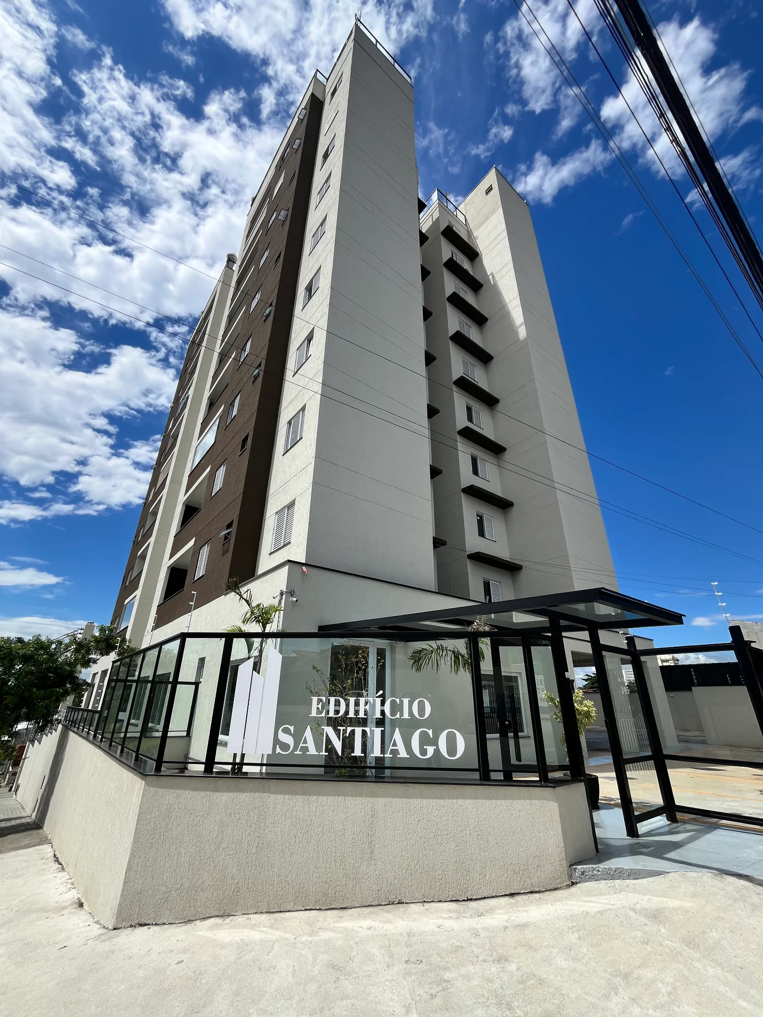 Apartamento no Edifício Santiago em Pindamonhangaba com localização privilegiada