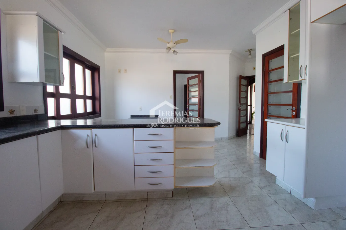 Casa com 4 suítes, 576 m² - Condomínio Village Paineiras - Pindamonhangaba/SP