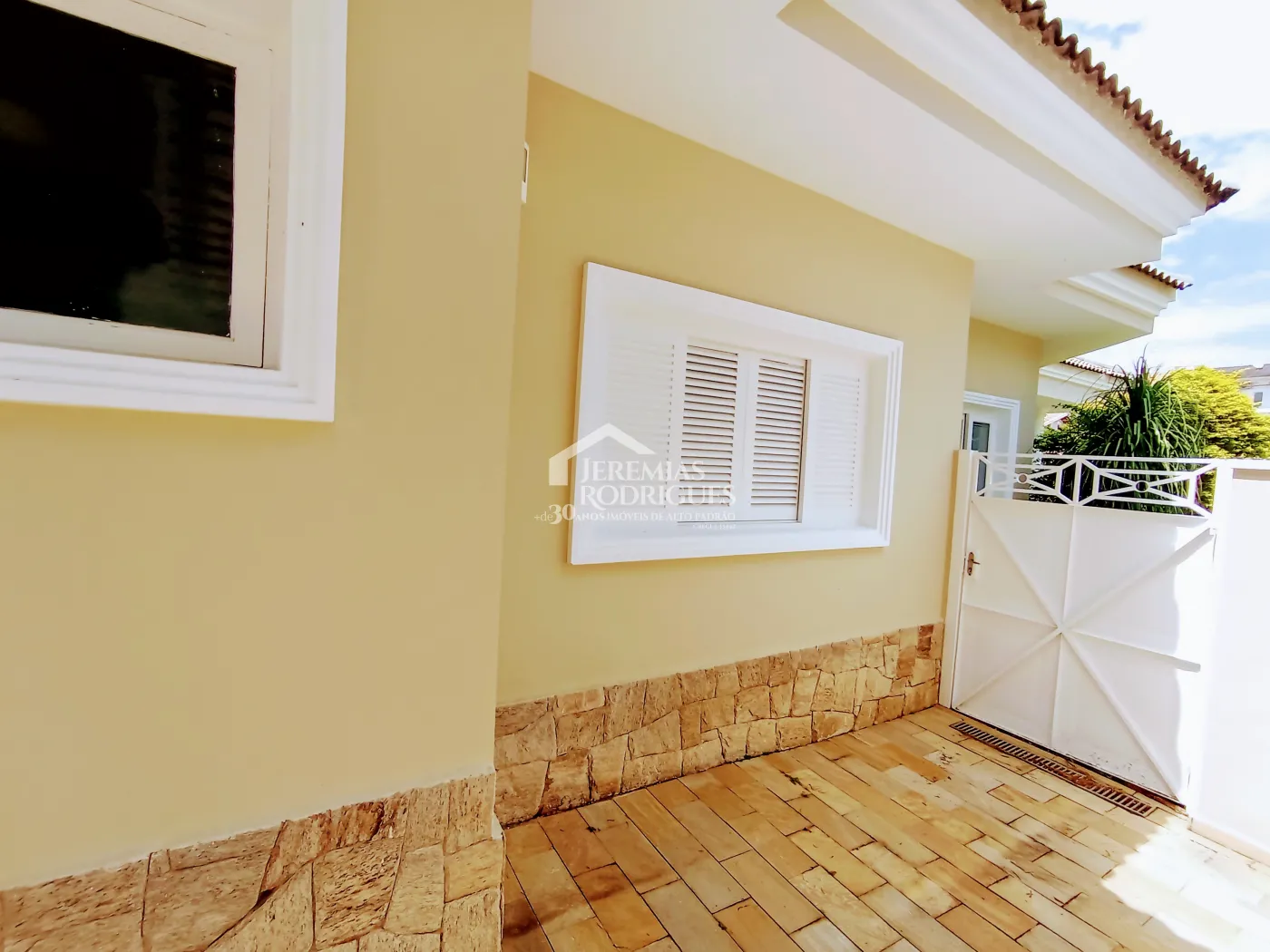 Casa para locação com 4 dormitórios no Condomínio Taubaté Village em Taubaté/SP.