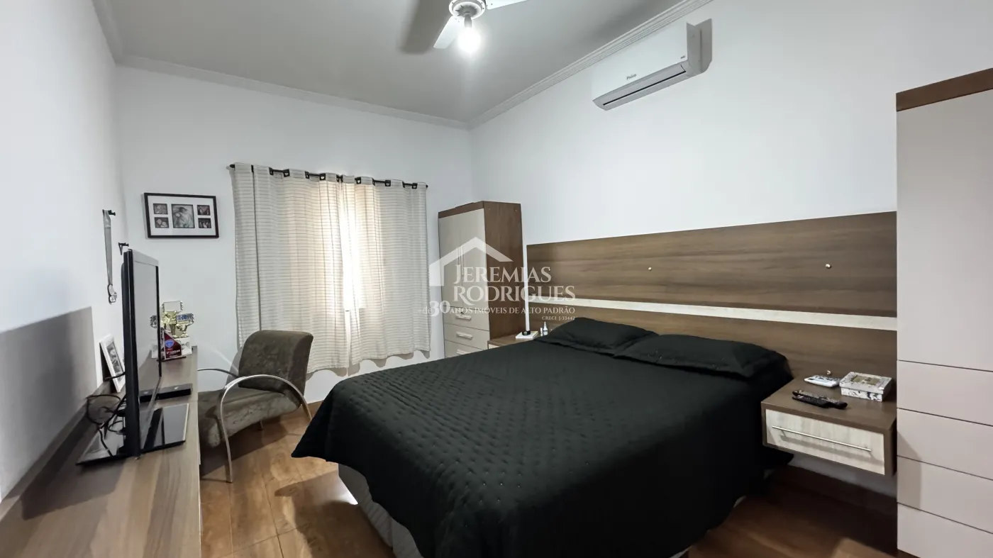 Casa para venda e locação com 3 dormitórios no bairro Chácara da Galega em Pindamonhangaba/SP.