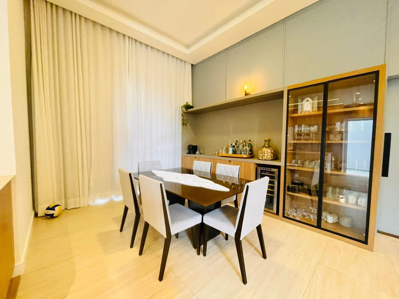 Casa à venda com 3 dormitórios no Condomínio Terras de San Marco em Taubaté/SP.