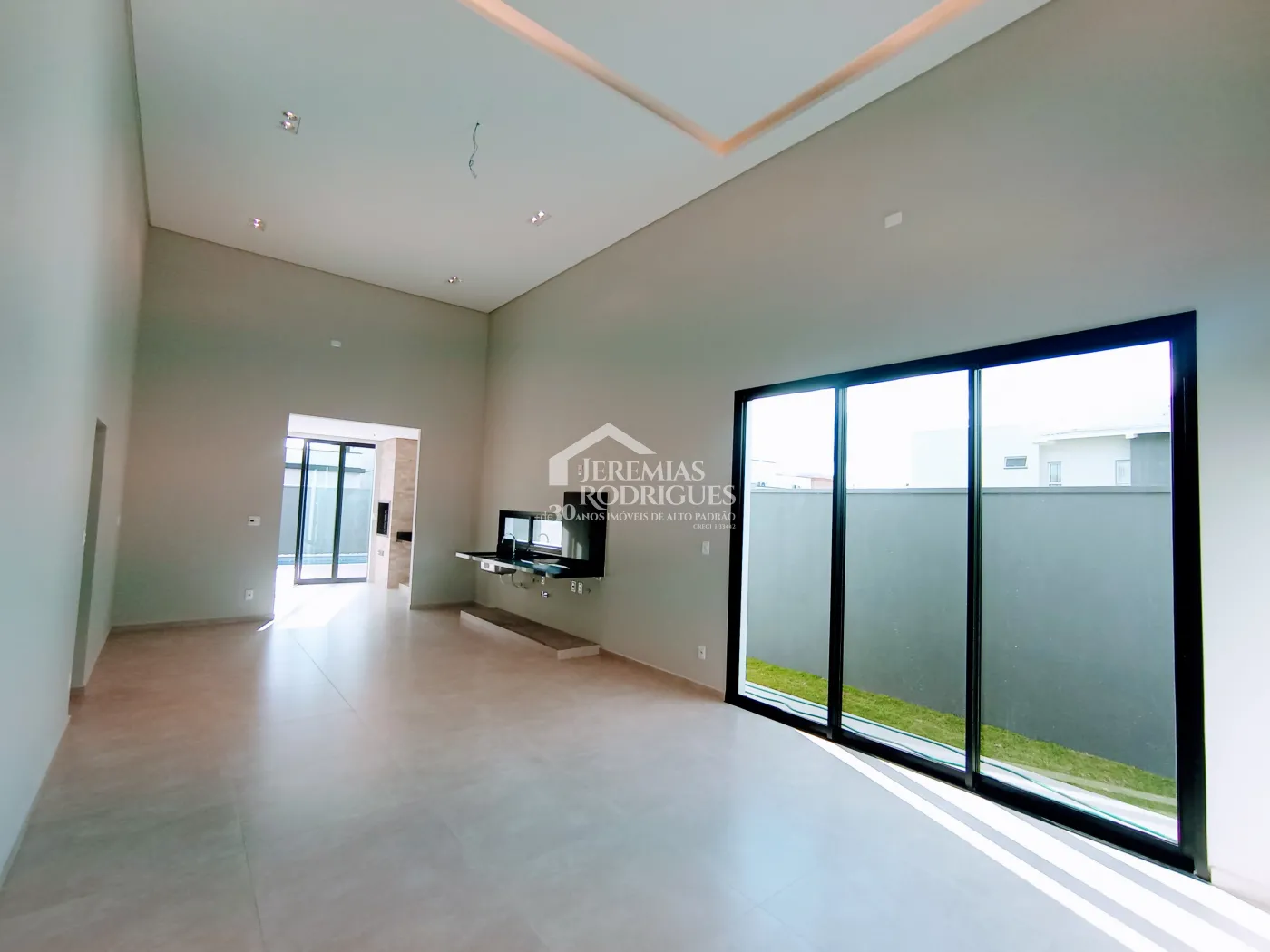 Casa à venda com 3 suítes no Condomínio Ouro Ville em Taubaté/SP