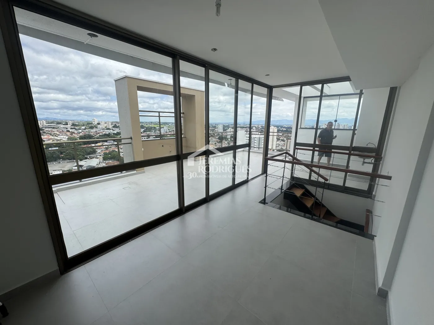 Apartamento à venda com 3 dormitórios, 119 m² no Edifício Jabuticabeiras em Taubaté/SP.