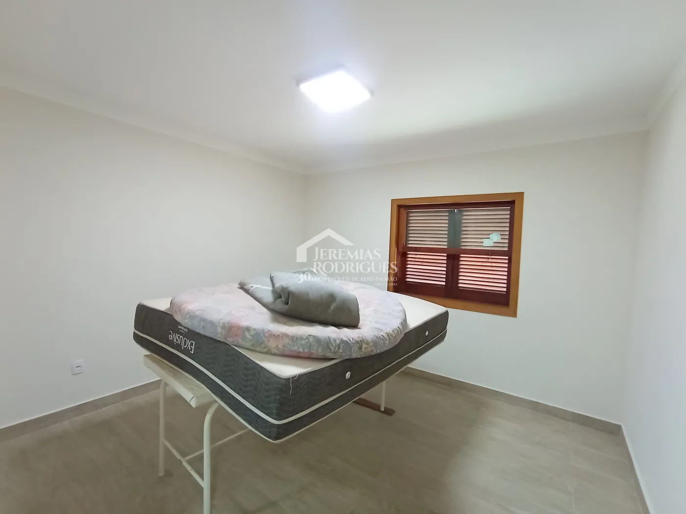 Casa à venda com 4 dormitórios no Condomínio Chácaras Cataguá em Taubaté/SP