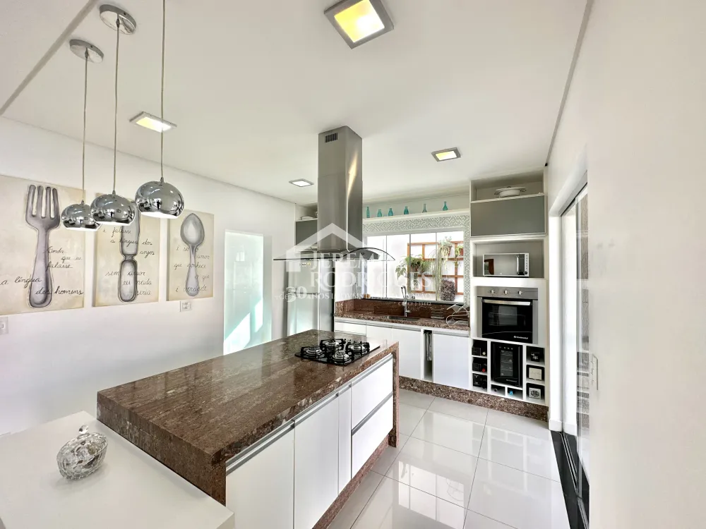 Casa mobiliada para locação no Condomínio Campos do Conde I em Tremembé/SP. 