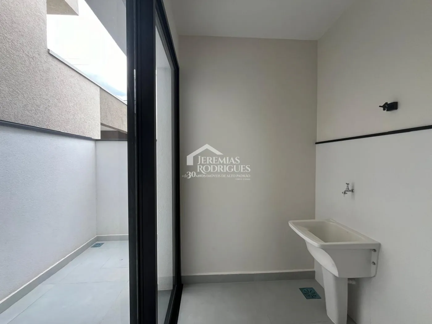 Casa com 3 dormitórios, 184 m² - Condomínio Parque das Araucárias - Tremembé/SP.