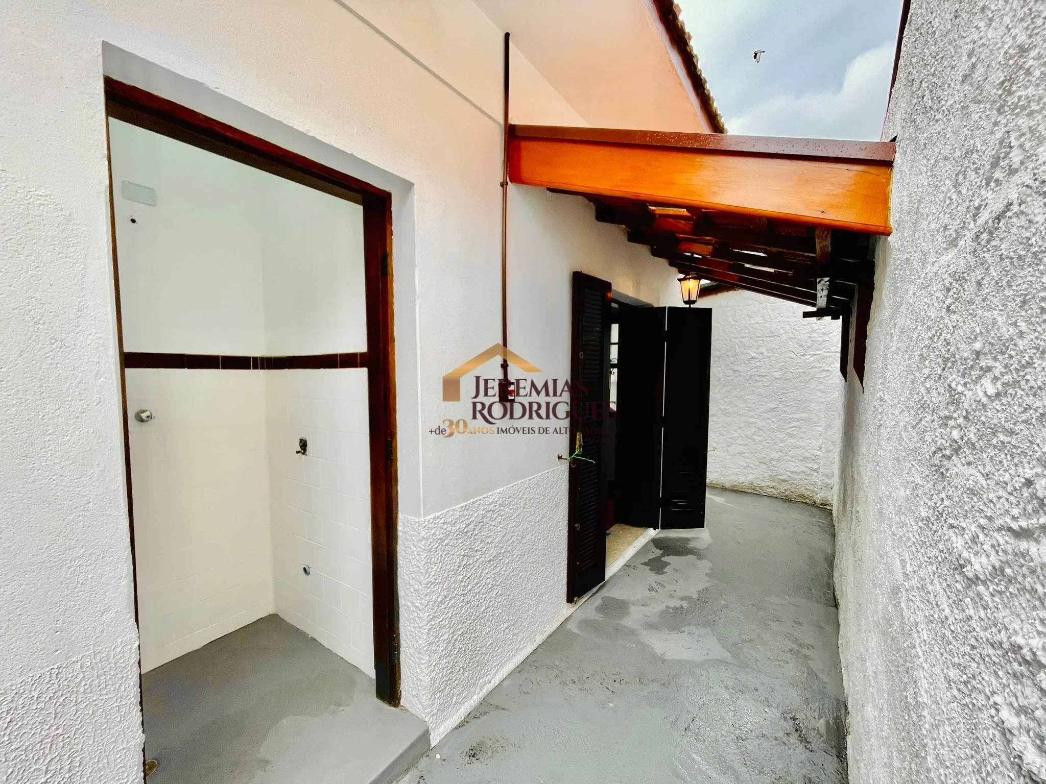 Casa para locação com estrutura para ponto comercial no Centro de Pindamonhangaba/SP. — foto 20