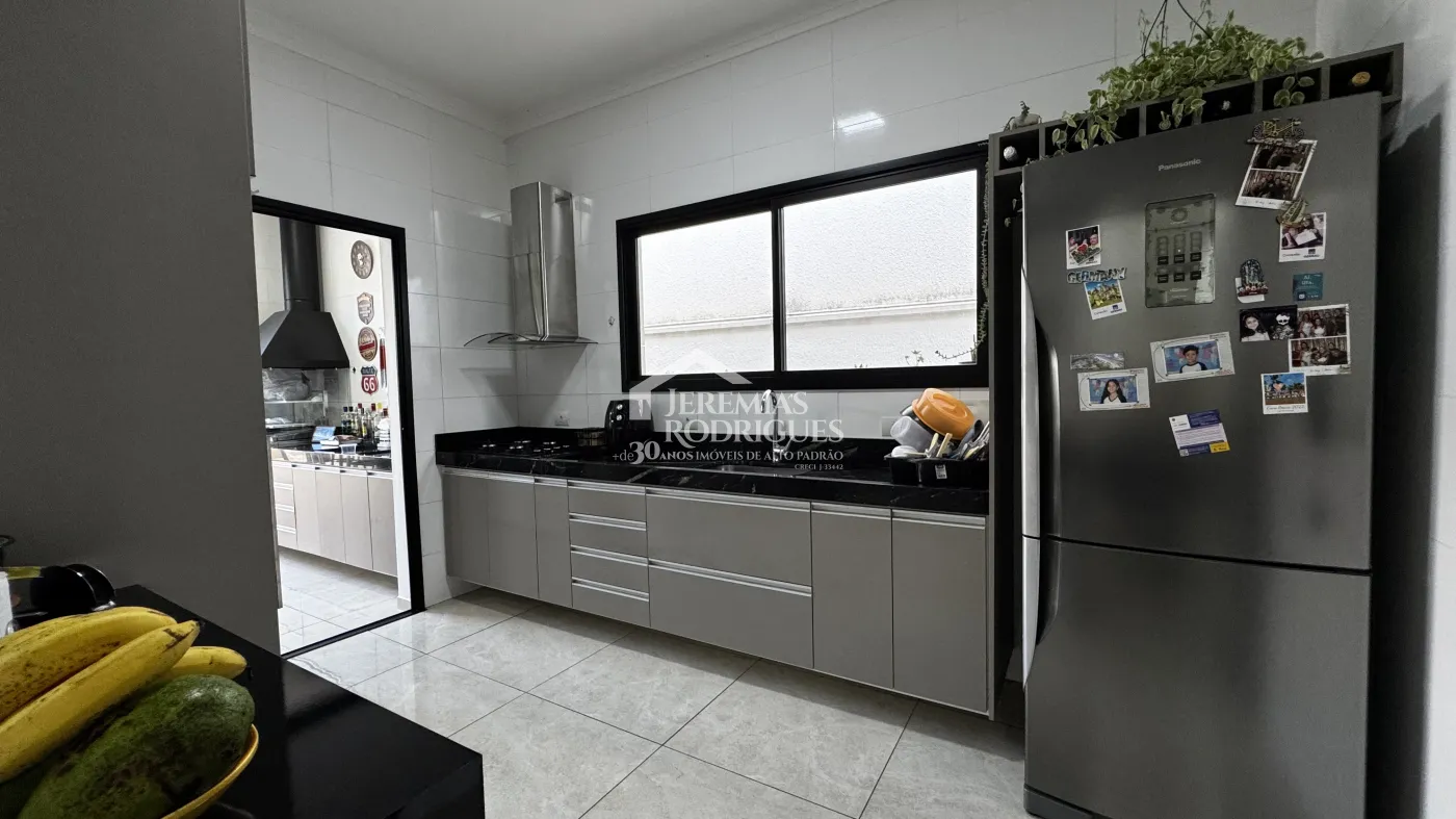 Casa à venda com 3 suítes no Condomínio Reserva dos Lagos em Pindamonhangaba/SP.