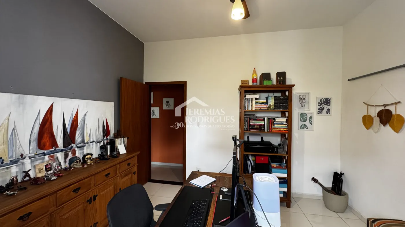 Casa à venda com 4 dormitórios no Condomínio Village do Sol em Pindamonhangaba/SP.