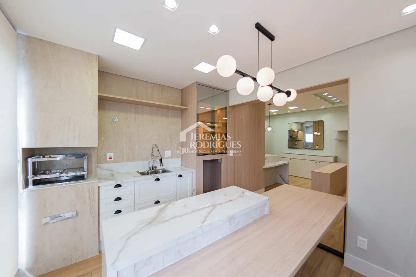 Apartamento à venda com 3 dormitórios, 98 m² no Edifício Bauhaus em Pindamonhangaba/SP.