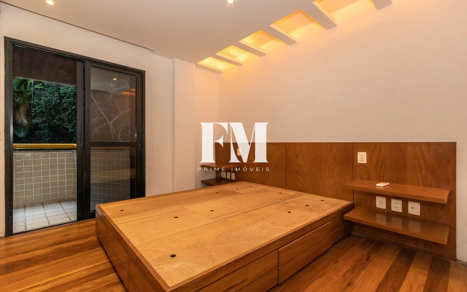 Leblon | Rua Aperana | 2 Quartos (1 Suíte) | 79m² com Varanda e Vaga a Poucos Metros da Praia - foto 13