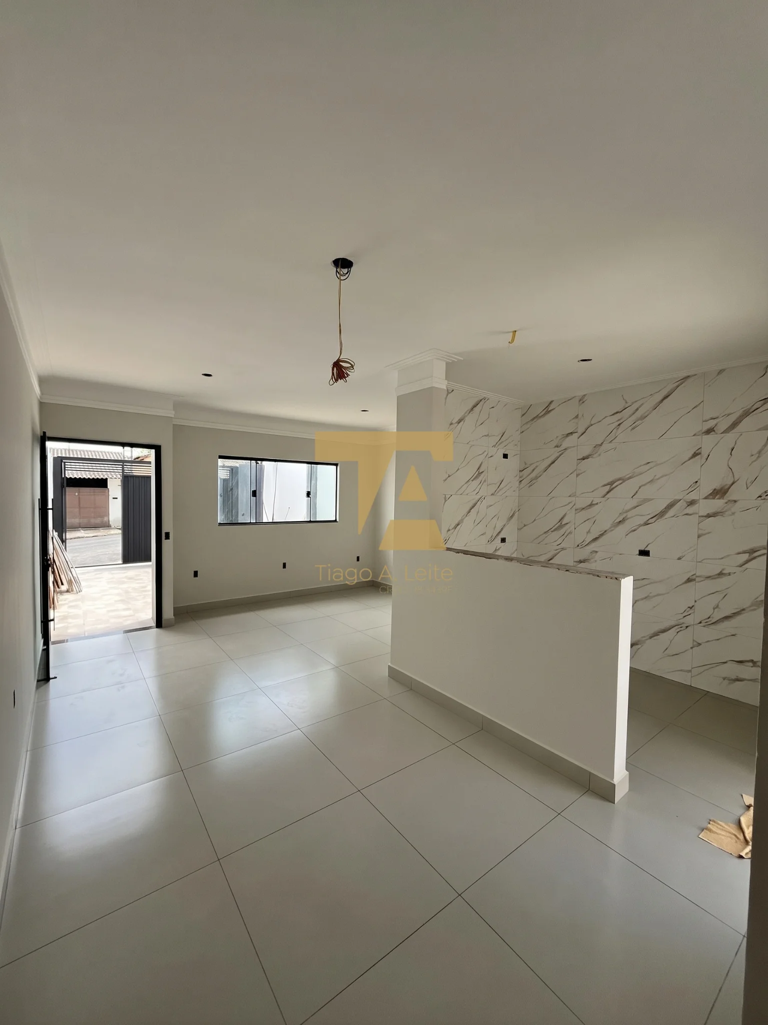 Casa à Venda no Bairro Mombaça – 2 Dormitórios (1 Suíte) e Quintal com Piso - foto 7
