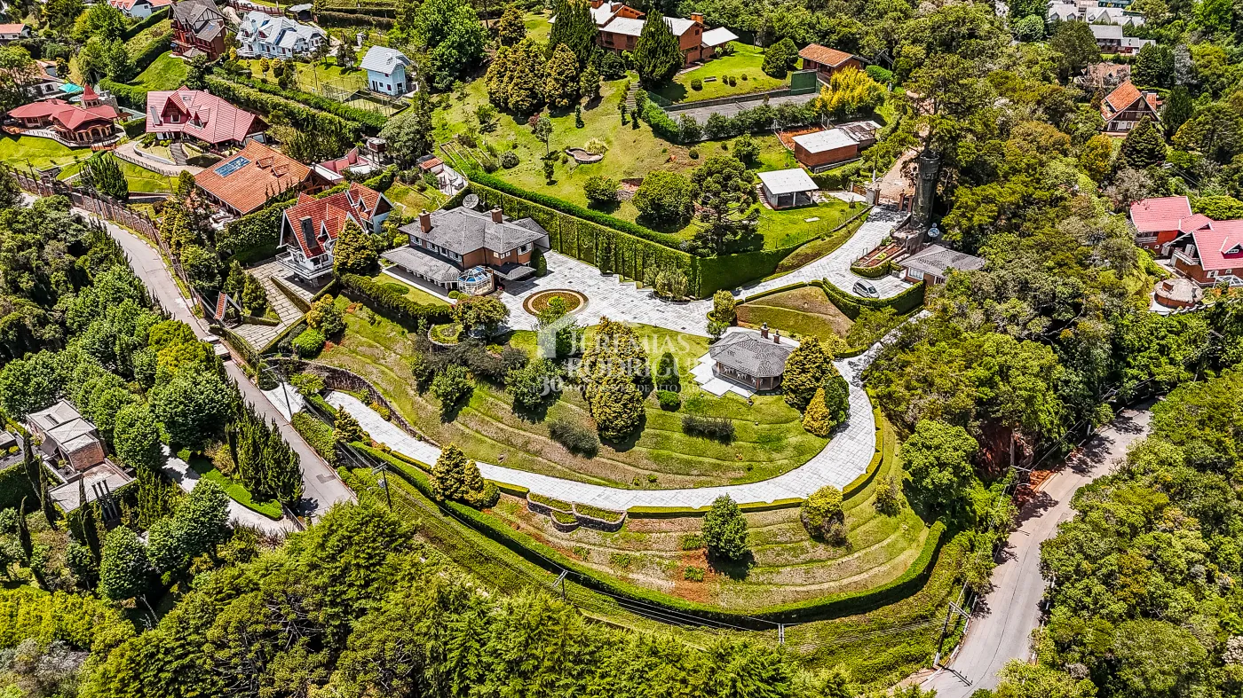 Casa com 4 suítes, 670 m² - Alto do Capivari - Campos do Jordão/SP.