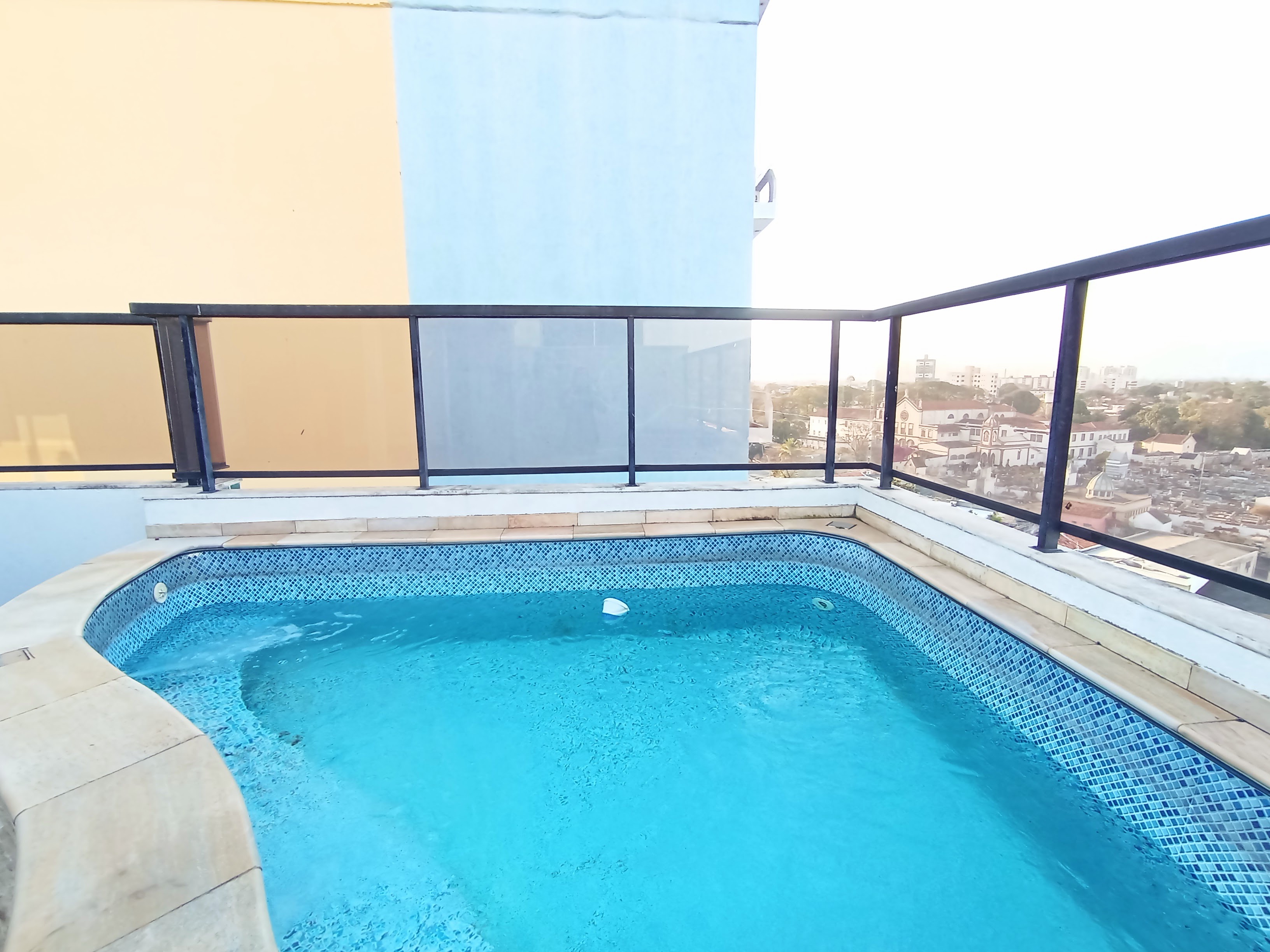 Cobertura à venda com 3 dormitórios, 125 m² no Edifício Michel Abud em Taubaté/SP.