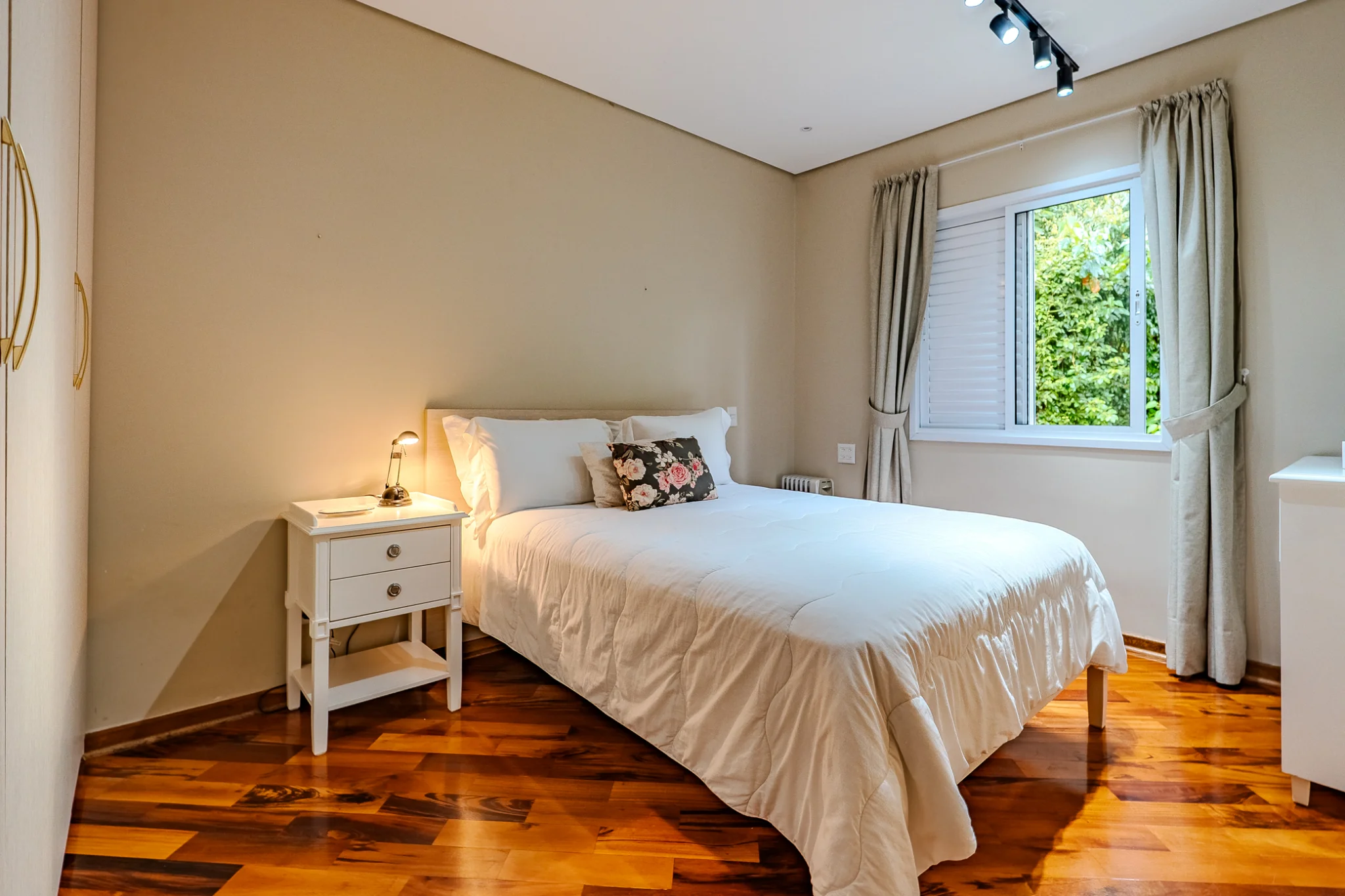 Casa à venda com 4 suítes no Parque Pedra do Baú em Campos do Jordão/SP. 