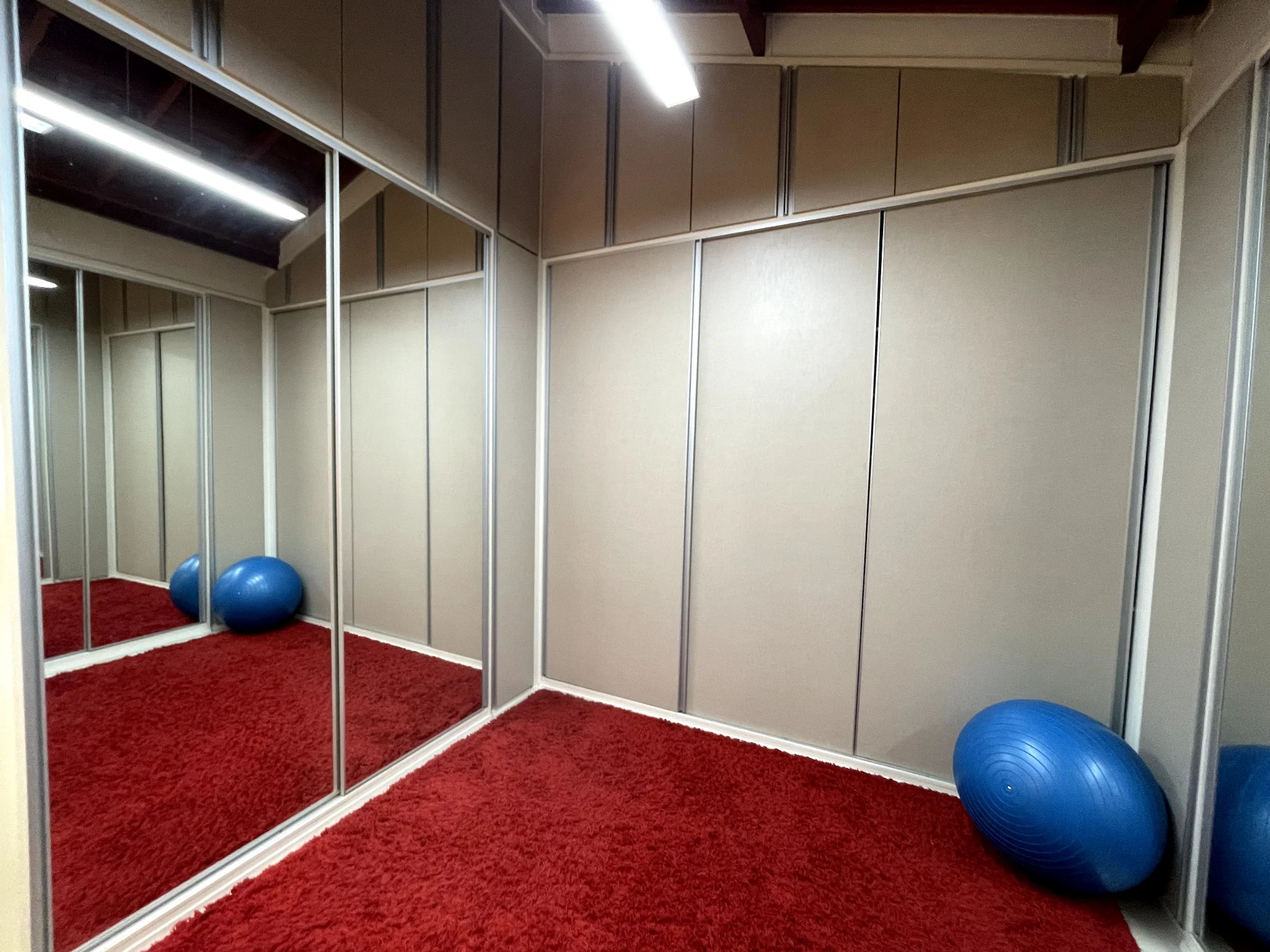 Casa à venda com 4 dormitórios no Condomínio Campos do Conde II em Tremembé/SP.