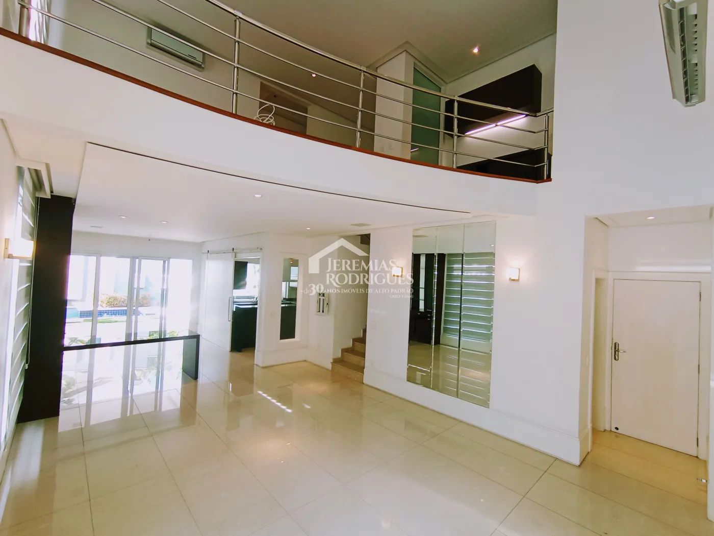 Casa para venda e locação com 4 suítes no Condomínio Taubaté Village em Taubaté/SP.