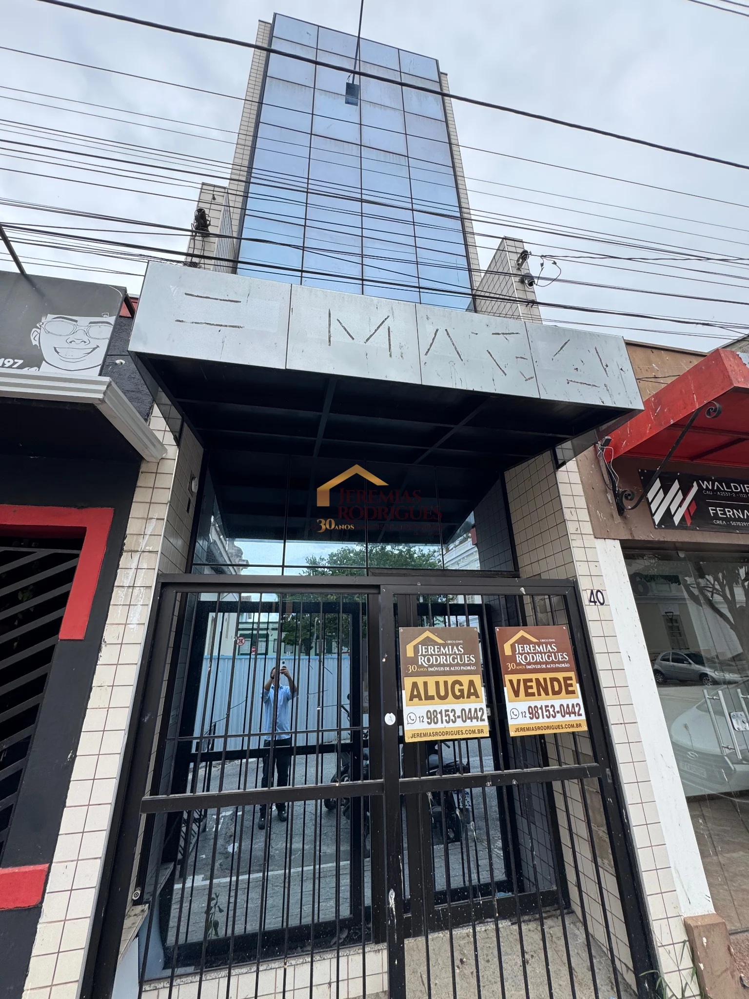 Prédio comercial para venda e locação no Centro em Pindamonhangaba/SP. 