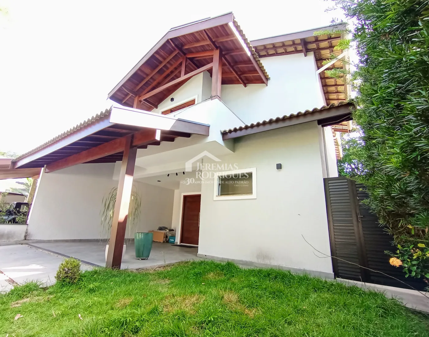 Casa à venda com 3 dormitórios no Condomínio Campos do Conde I em Tremembé/SP.