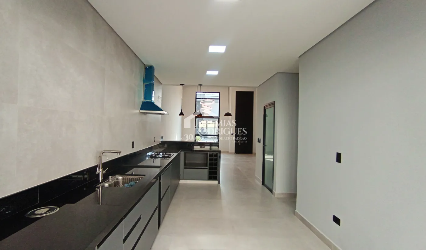 Casa à venda com 3 dormitórios no Condomínio Pérola do Vale em Tremembé/SP.