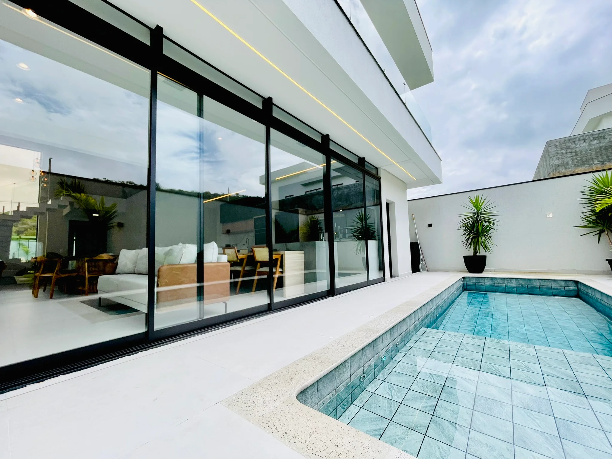 Casa à venda com 4 dormitórios no Condomínio Cyrela Landscape em Taubaté/SP. 