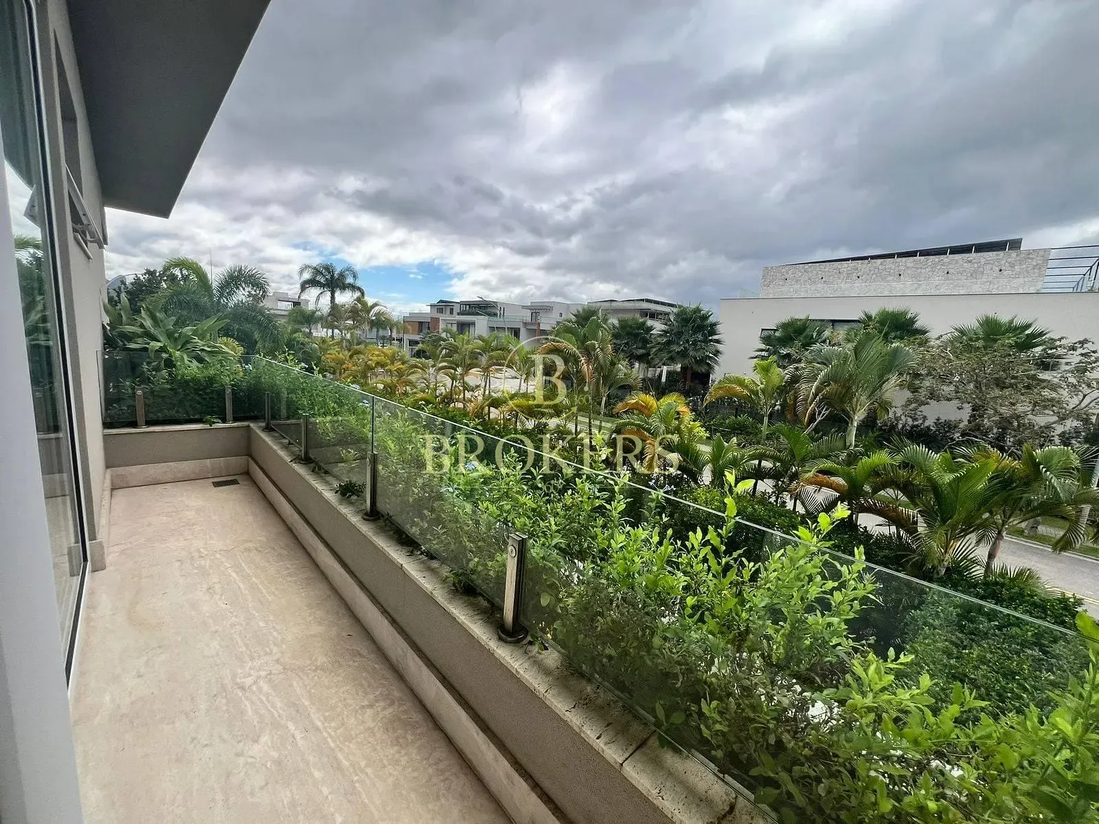 Luxo e sofisticação no Alphaville: Casa triplex mobiliada com 6 suítes, SPA e campo de futebol priv — foto 4