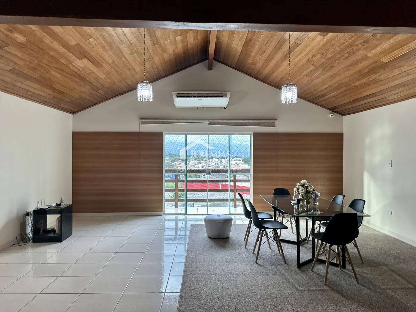 Casa comercial com 320 m² - Chácara Guizard - Taubaté/SP.