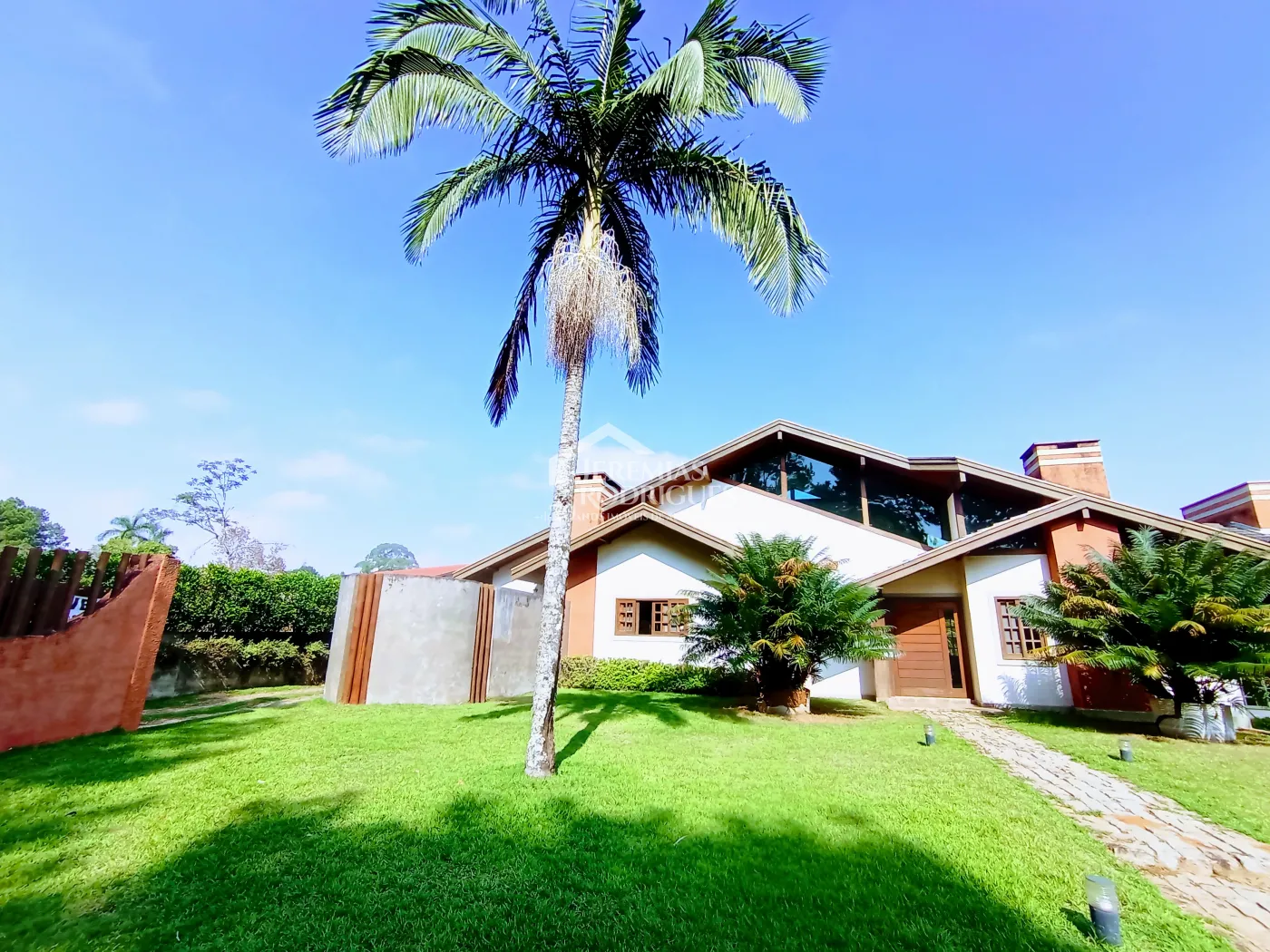 Casa à venda com 3 dormitórios no Condomínio Chácaras Cataguá em Taubaté/SP