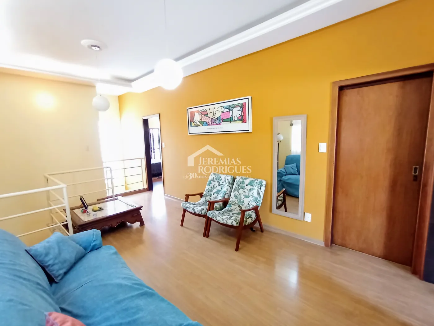 Casa assobradada à venda com 3 suítes no Condomínio Fortaleza em Taubaté/SP.