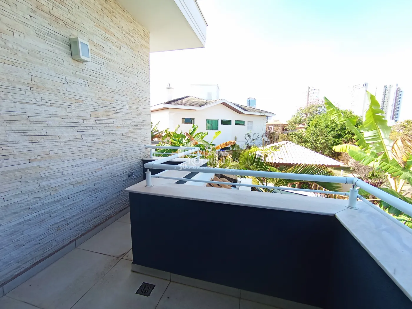 Casa para venda e locação com 4 suítes no Condomínio Taubaté Village em Taubaté/SP.