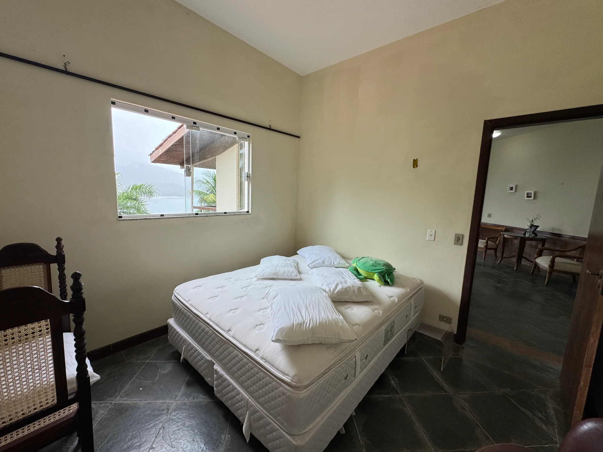 Casa à venda com 5 dormitórios no Condomínio Ponta das Toninhas em Ubatuba/SP. 