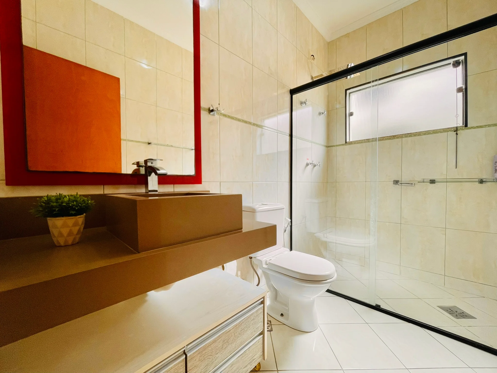 Casa à venda com 4 dormitórios no Condomínio Colonial Village I em Pindamonhangaba/SP. 