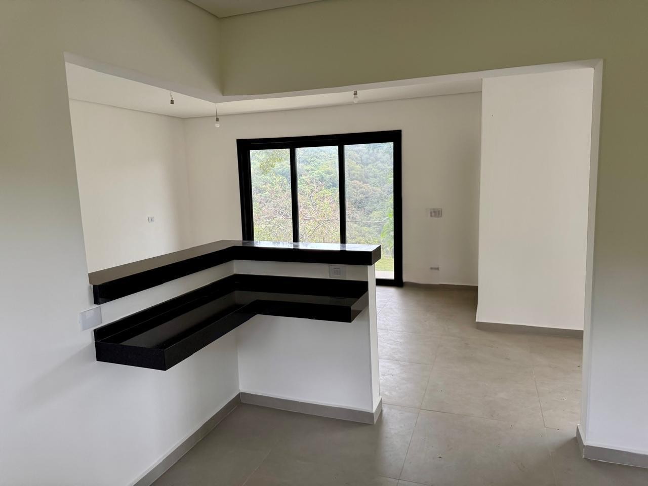 Casa à venda com 3 suítes no Condomínio Parque da Mantiqueira em Santo Antônio do Pinhal/SP.