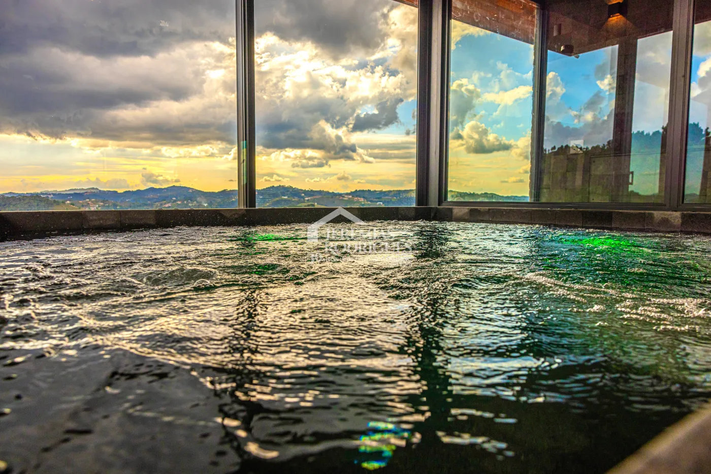 Mansão à venda com 11 suítes no Condomínio Gran Ville em Campos do Jordão/SP.