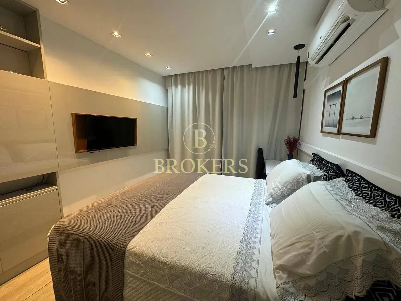 Apartamento a venda. Ipanema na quadra da praia! 2 quartos (1 suíte), varanda com vista mar, vaga,