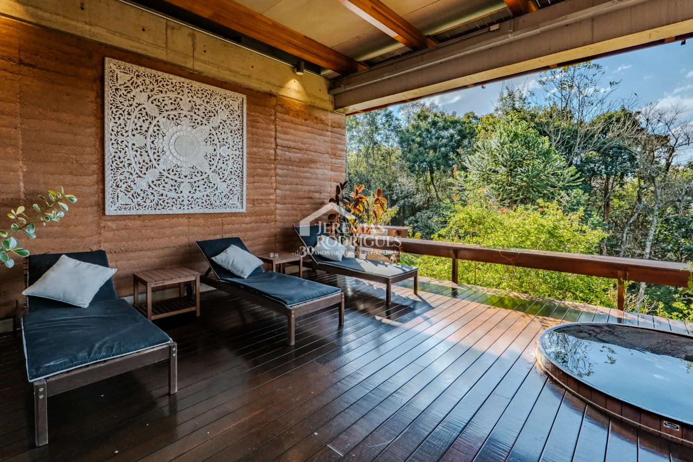 Mansão à venda com 4 suítes no Condomínio Parque da Mantiqueira em Santo Antônio do Pinhal/SP.