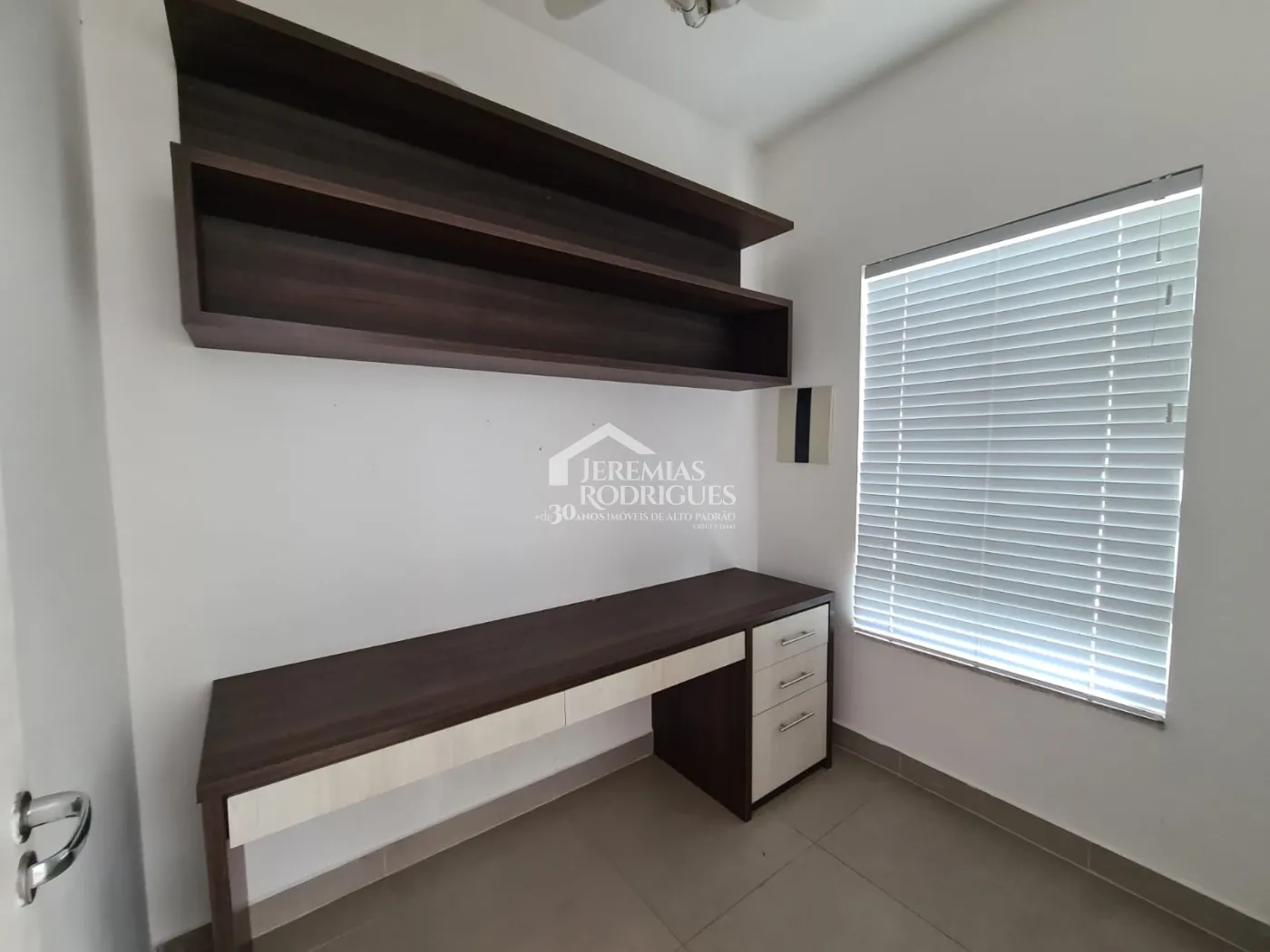 Casa com 3 dormitórios, 235 m² - Condomínio Campos do Conde I - Tremembé/SP.