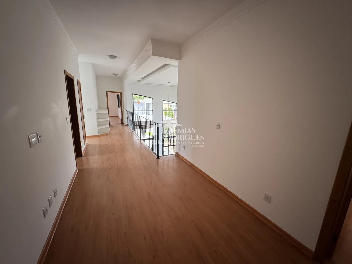 Casa para venda e locação com 4 suítes no Condomínio Village Splendore em Pindamonhangaba/SP.