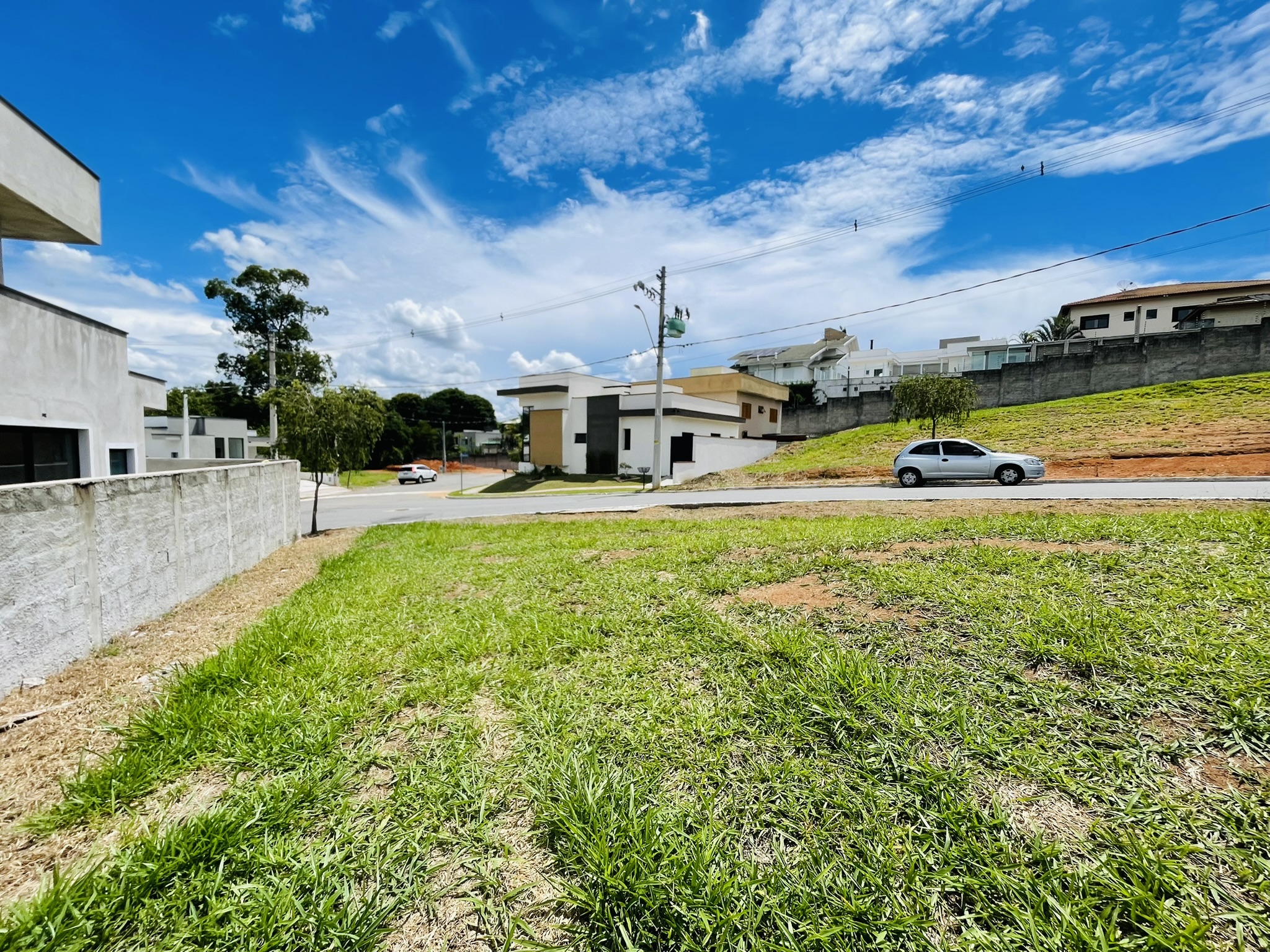 Terreno à venda com 278 m² no Condomínio Bosque do Imperador em Pindamonhangaba/SP.