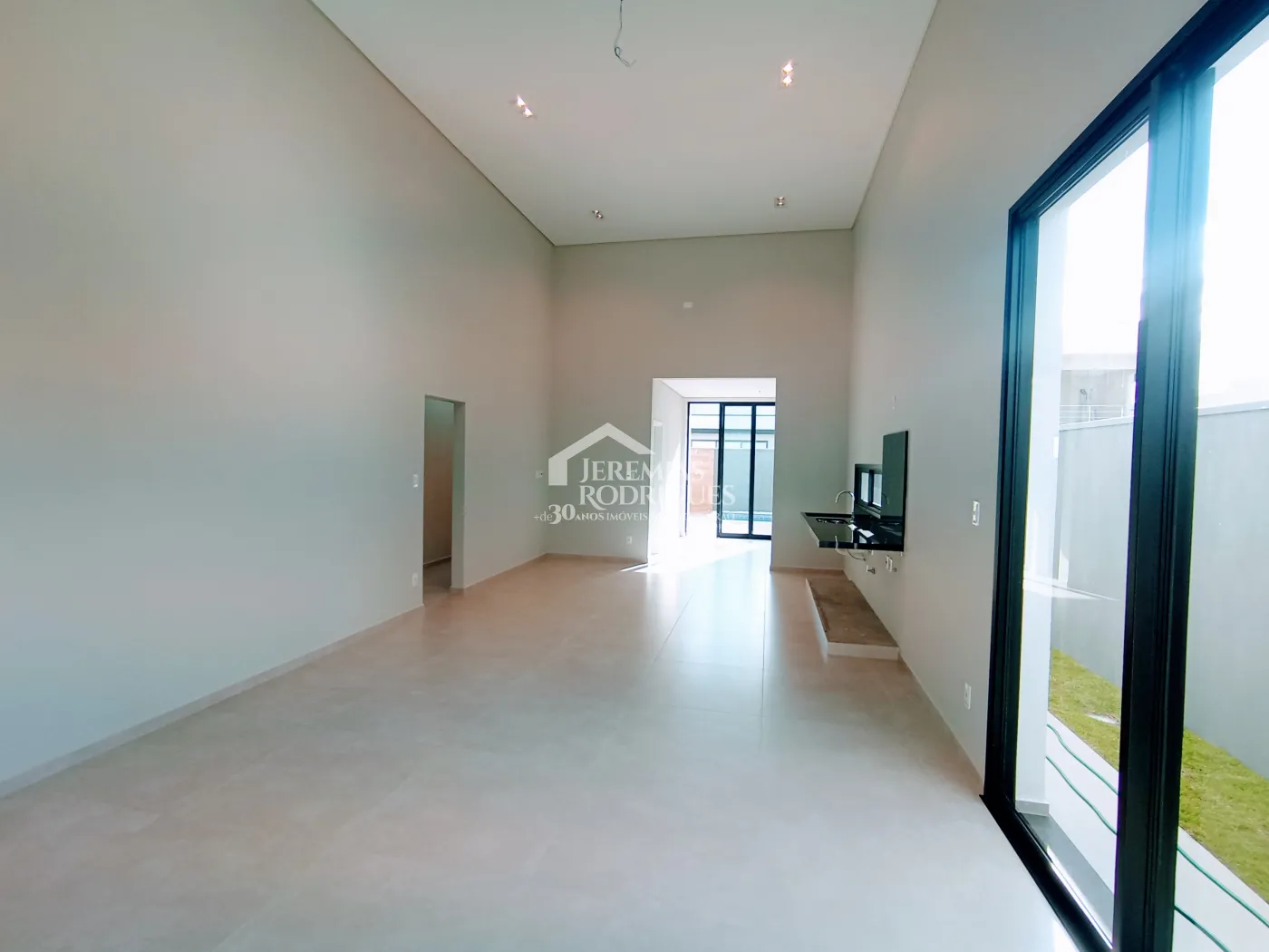 Casa à venda com 3 suítes no Condomínio Ouro Ville em Taubaté/SP