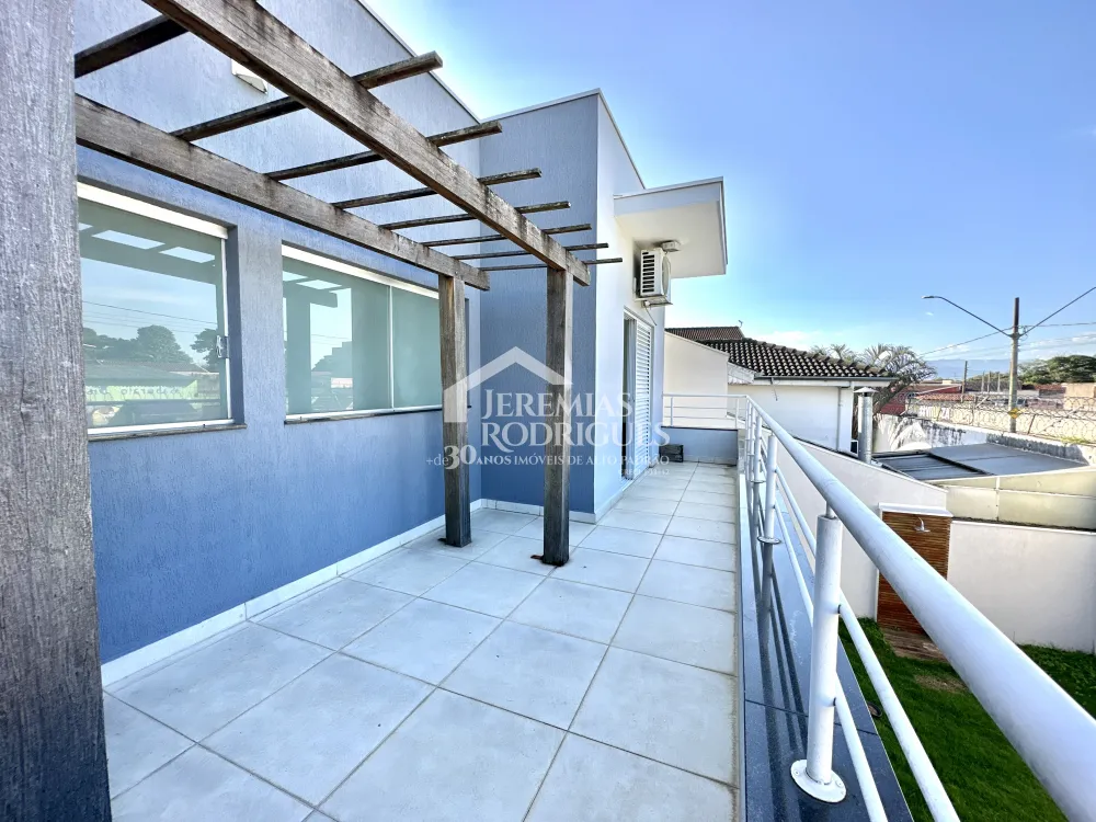 Casa mobiliada para locação no Condomínio Campos do Conde I em Tremembé/SP. 