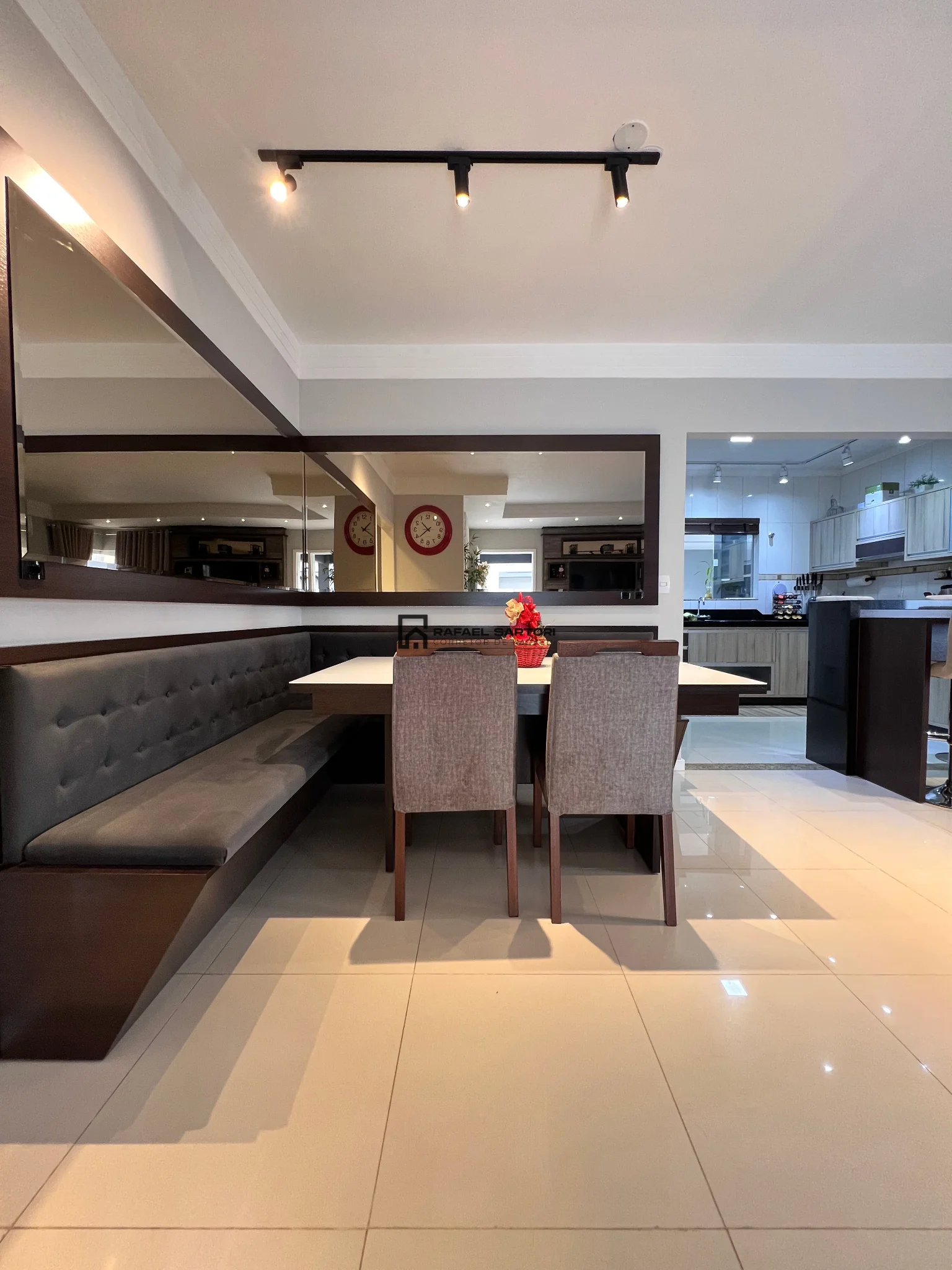 CASA COM 03 QUARTOS NO RAU