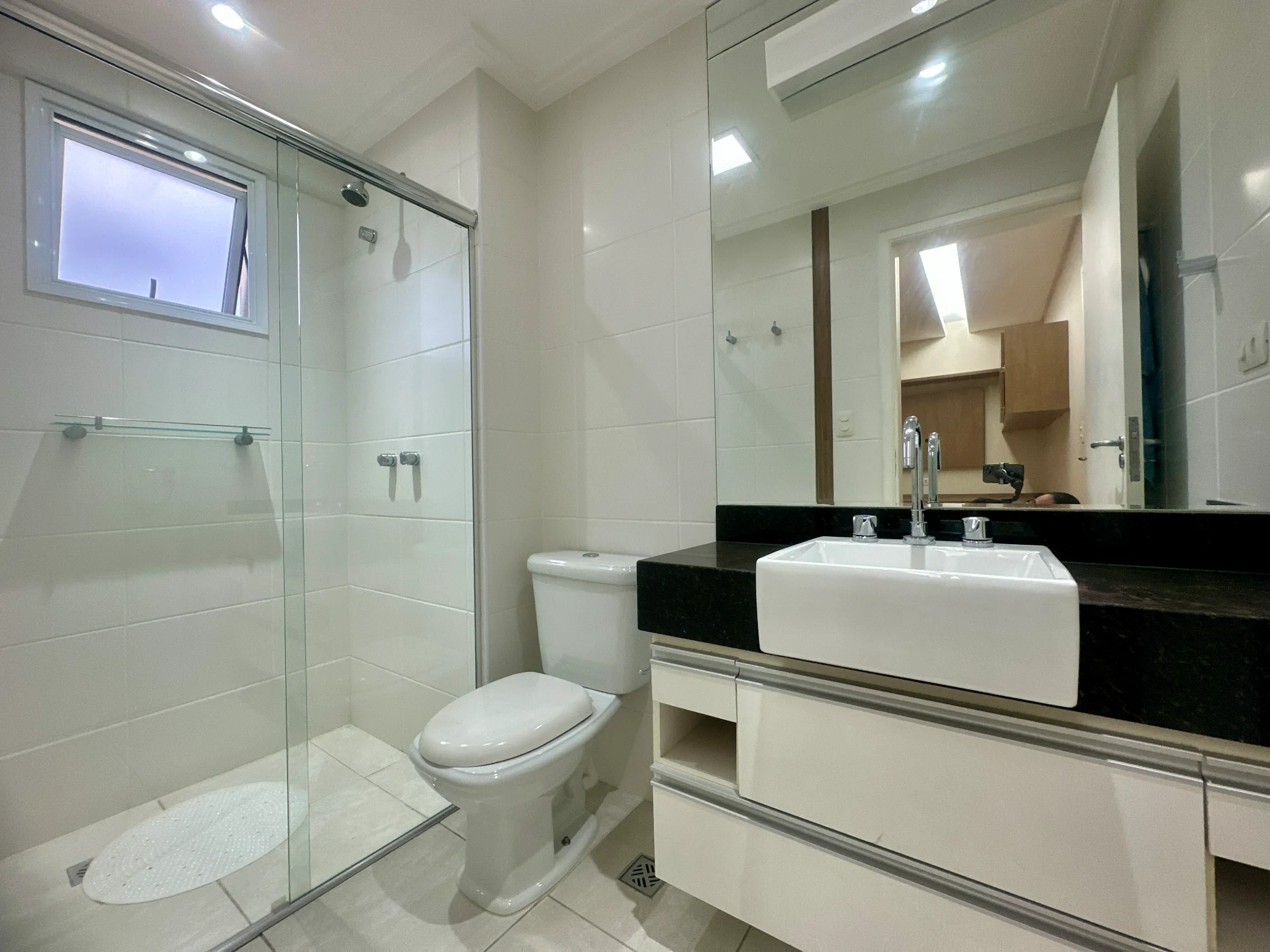 Apartamento mobiliado para venda e locação, 263 m² no Edifício Placere em Taubaté/SP.