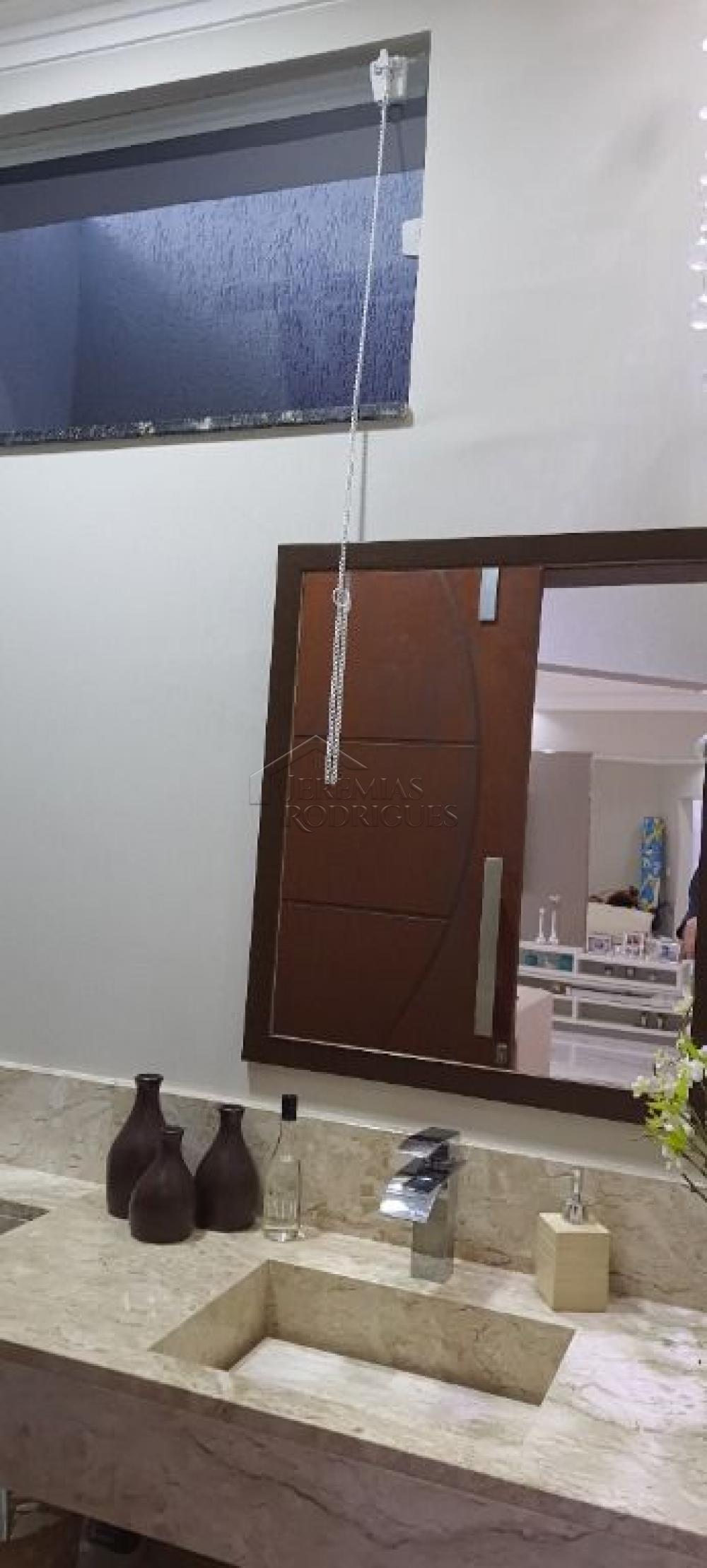 Casa à venda com 3 suítes no Condomínio Parque das Araucárias em Tremembé/SP.