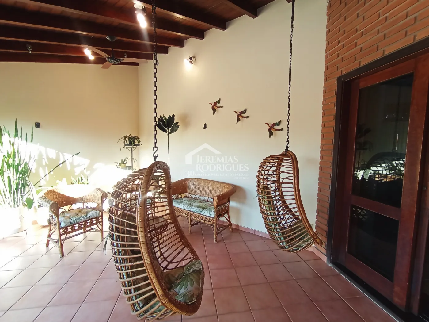 Casa à venda com 4 dormitórios no Condomínio Village Paineiras em Pindamonhangaba/SP.